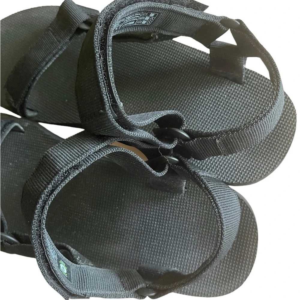 Teva black men’s